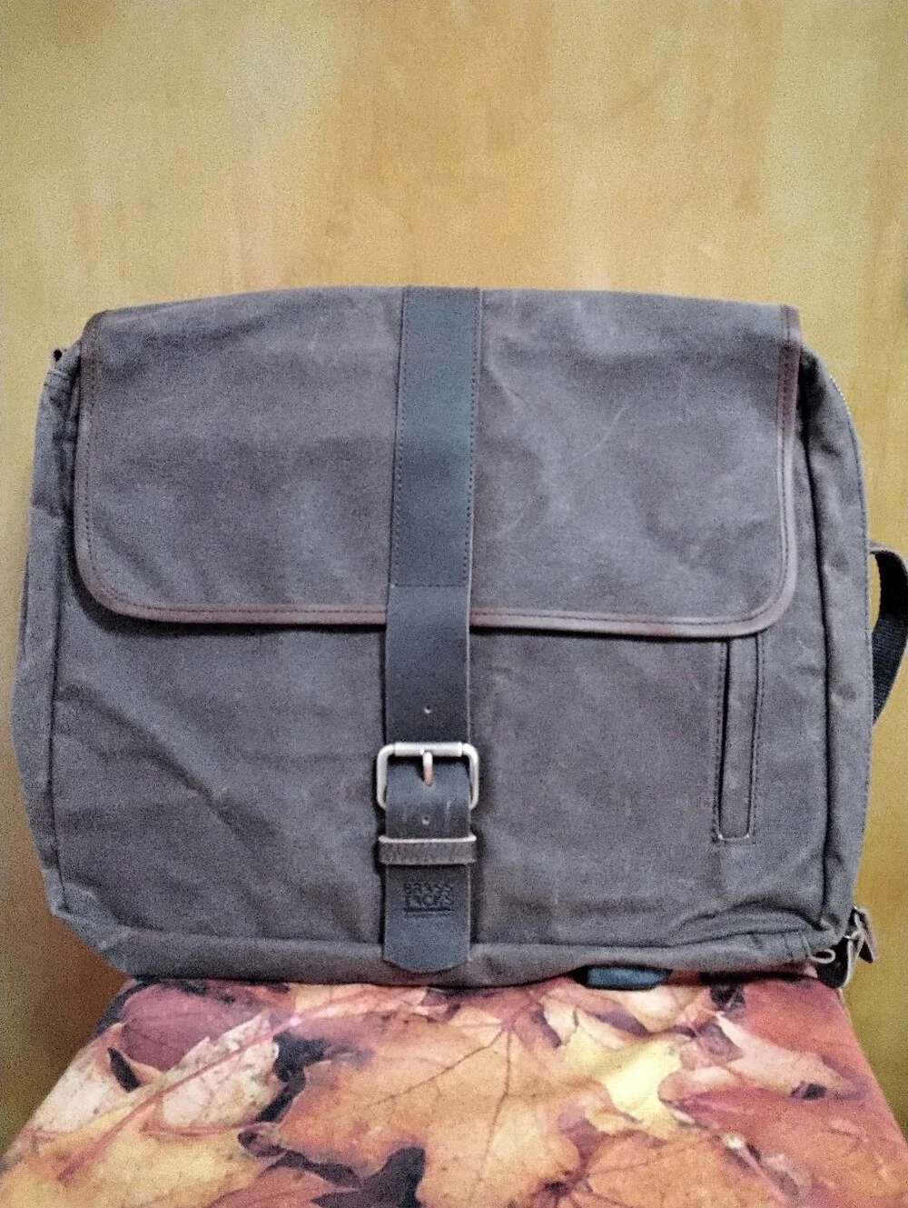 Classic Weathered look Canvas Messenger Bag in Dark Brown NWT